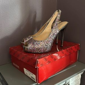 Guess Pewter Texture Open Toe Platform Heel Sandal Size Women’s 8